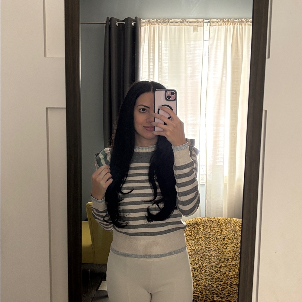 NEW Ruffled Top🤍 - Picture 4 of 6